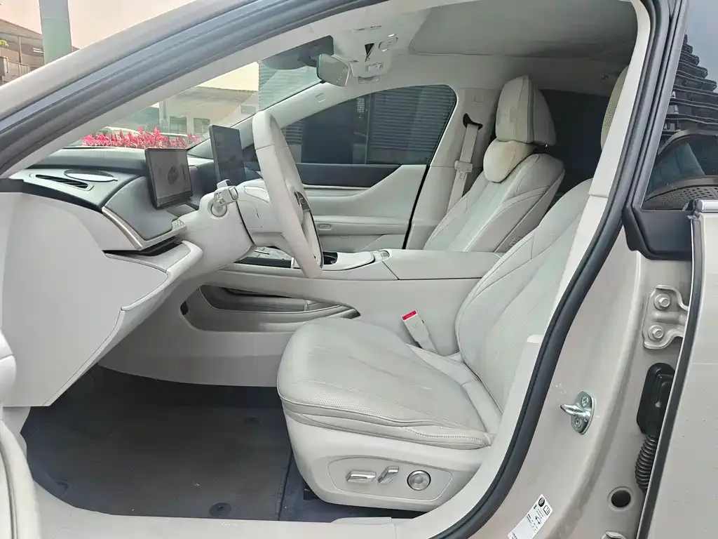 Buick Electra L7 2025 из CN, фото 3