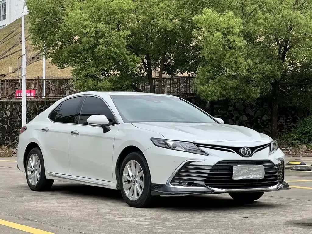 Toyota Camry — фото 9