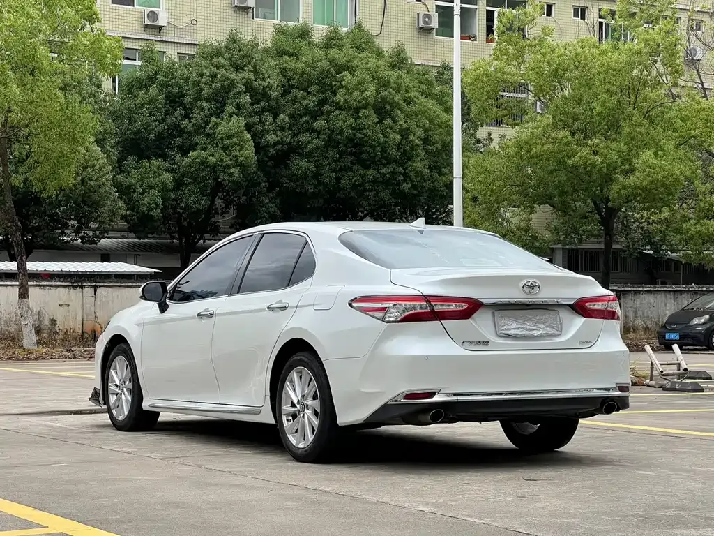 Toyota Camry — фото 8