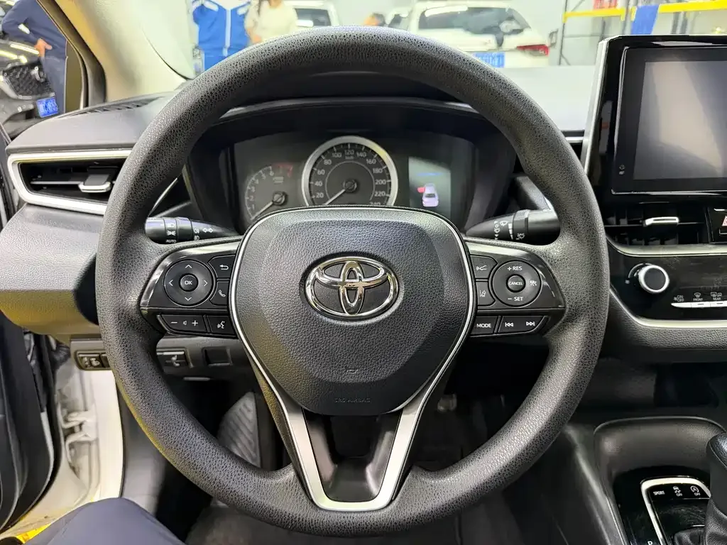 Toyota Corolla — фото 5