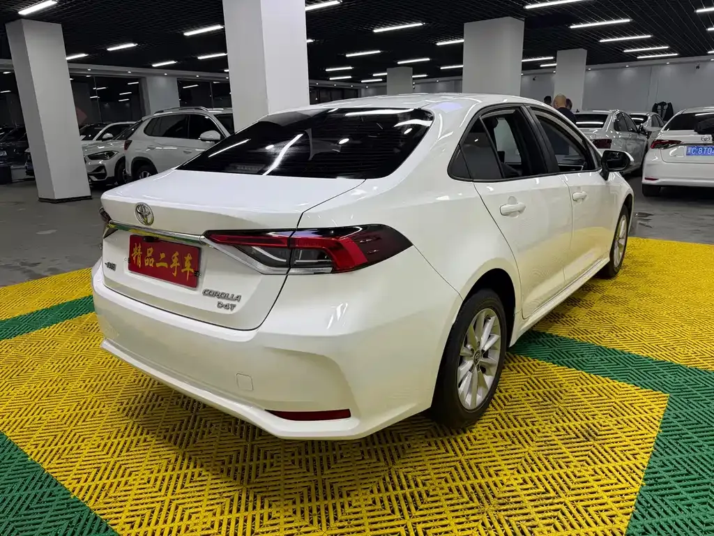 Toyota Corolla — фото 10