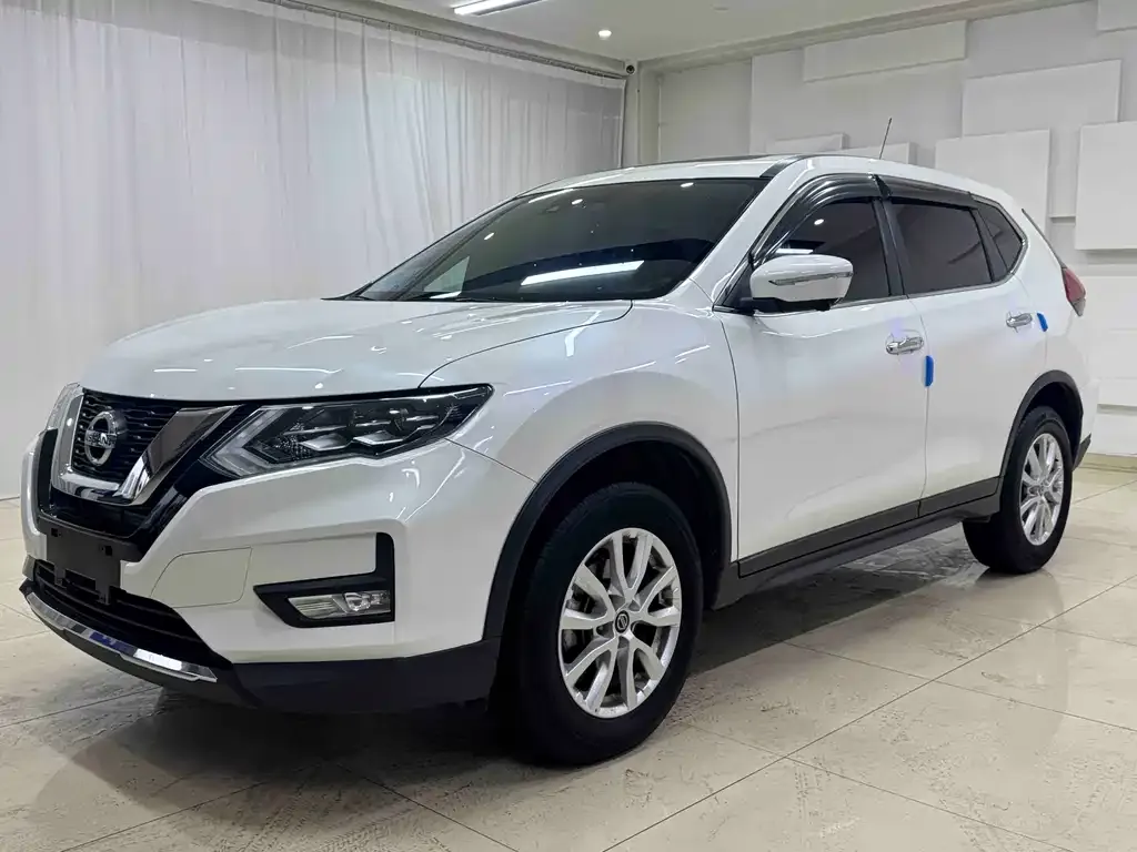 Nissan X-Trail — фото 1