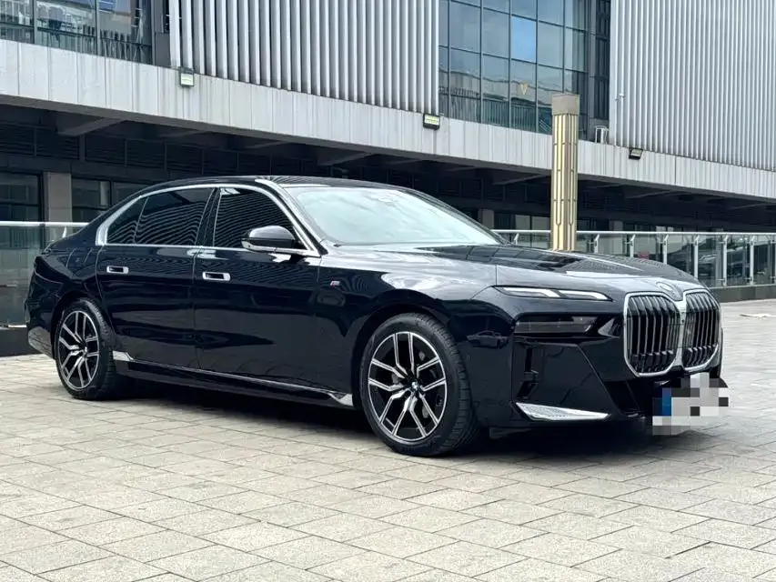BMW 7 Series — фото 6