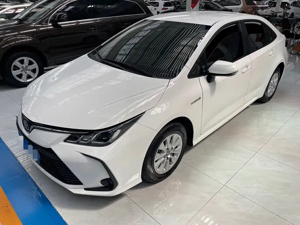 Toyota Corolla — фото 1