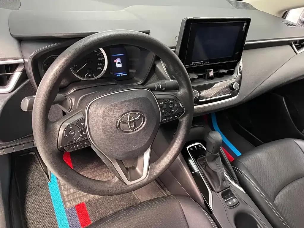 Toyota Corolla — фото 10