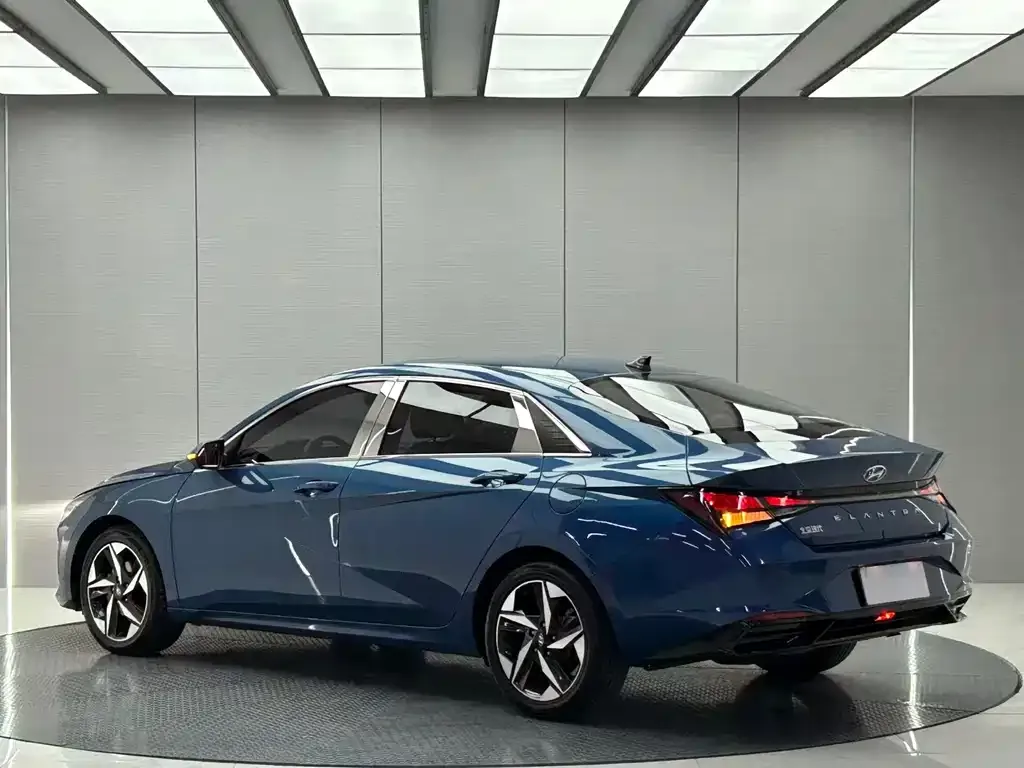 Hyundai Elantra — фото 6