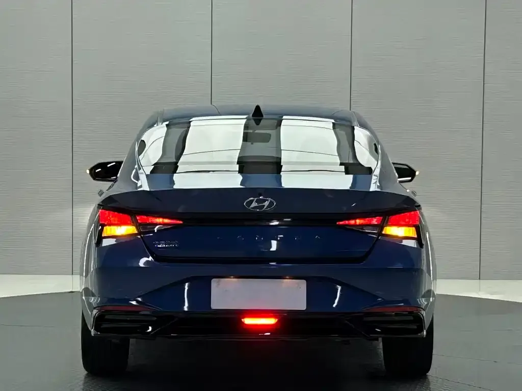 Hyundai Elantra — фото 2