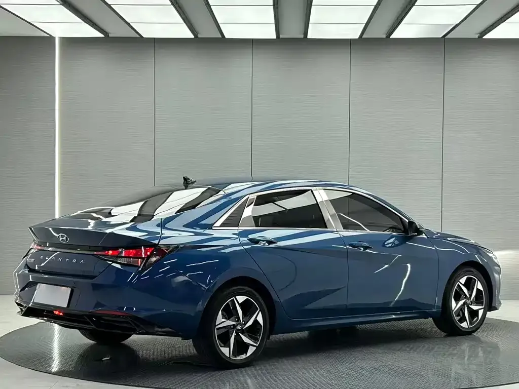 Hyundai Elantra — фото 4