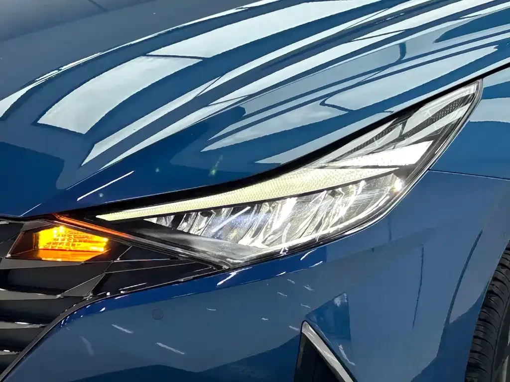 Hyundai Elantra — фото 3