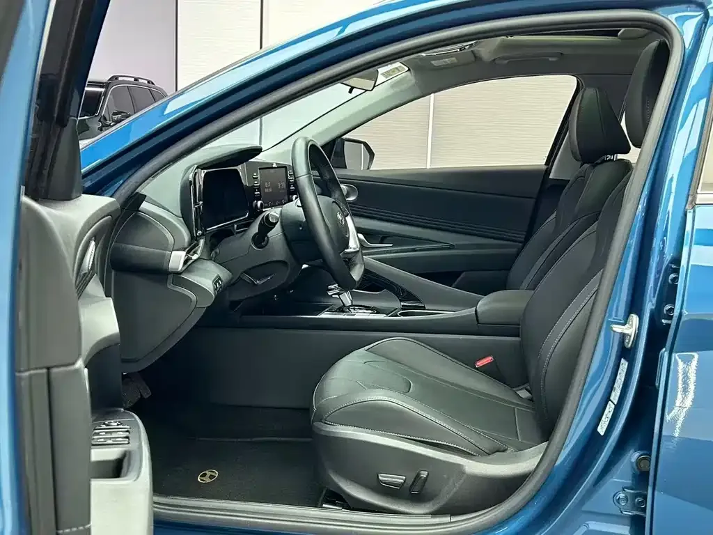 Hyundai Elantra — фото 5