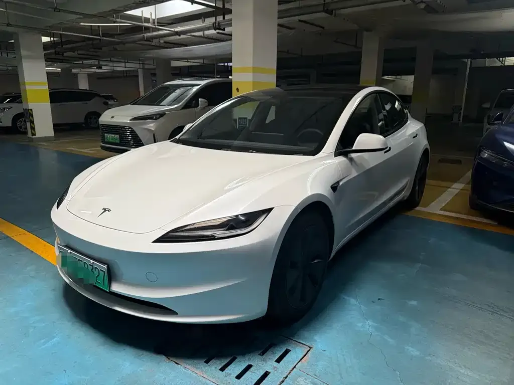Tesla Model 3 — фото 1