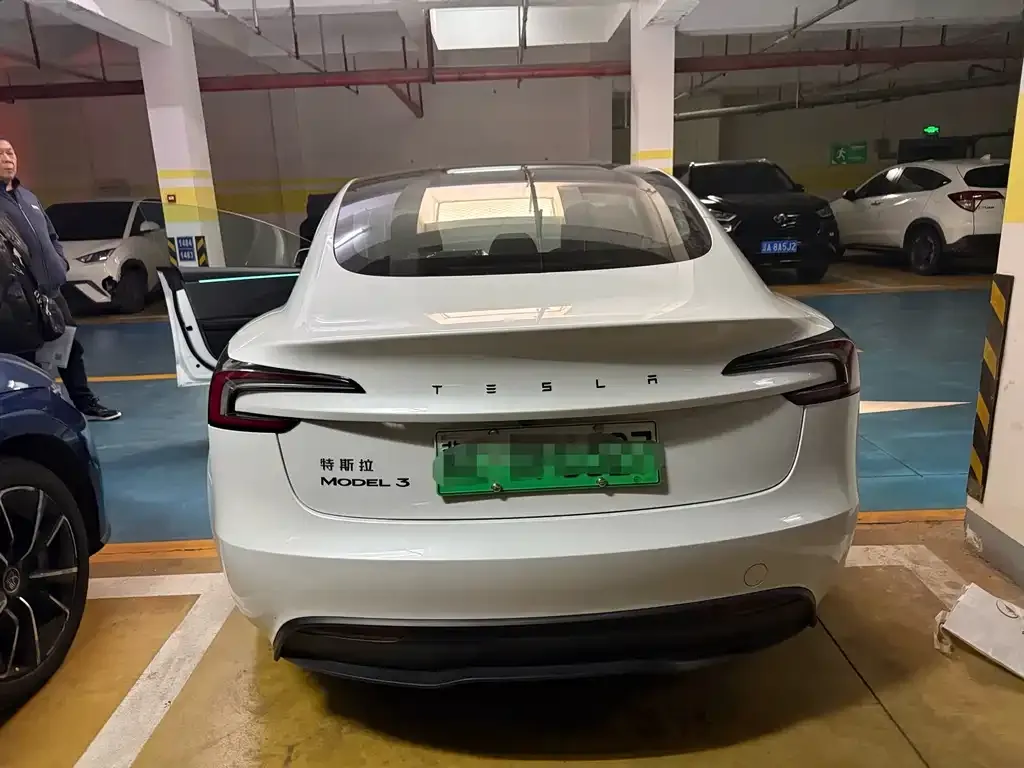 Tesla Model 3 — фото 5