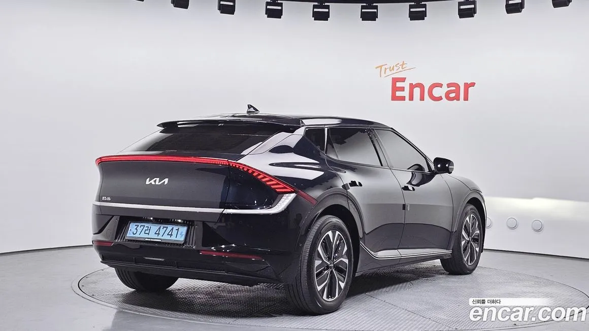 Kia EV6 — фото 8