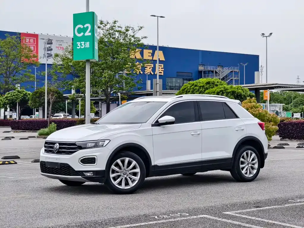 Volkswagen T-Roc — фото 1
