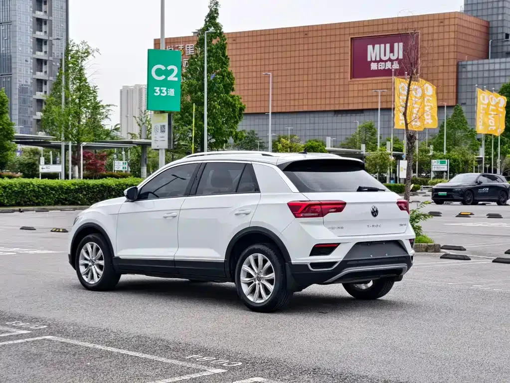 Volkswagen T-Roc — фото 8