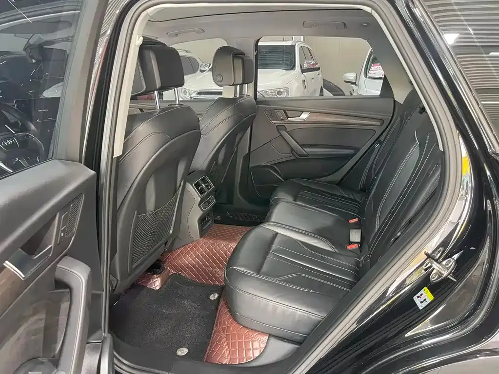 Audi Q5L 2023 из CN, фото 2