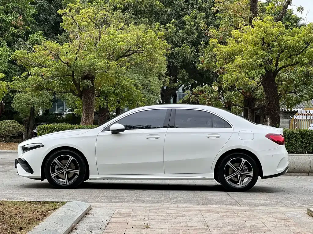 Mercedes-Benz A-Class — фото 9