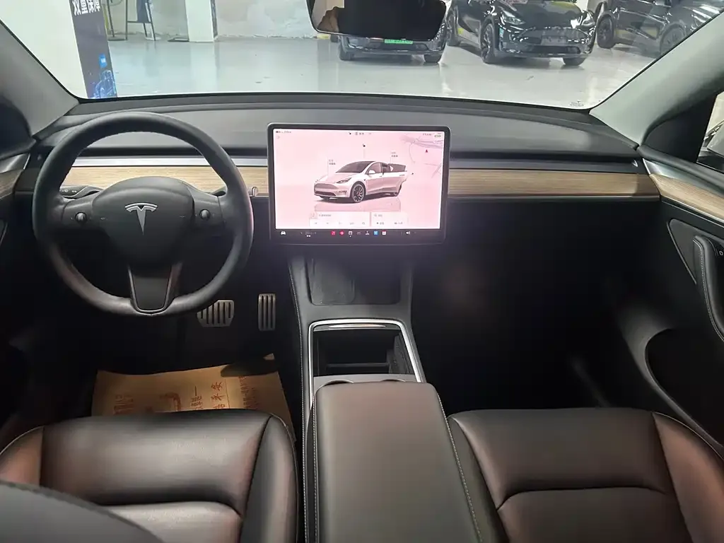Tesla Model Y — фото 4