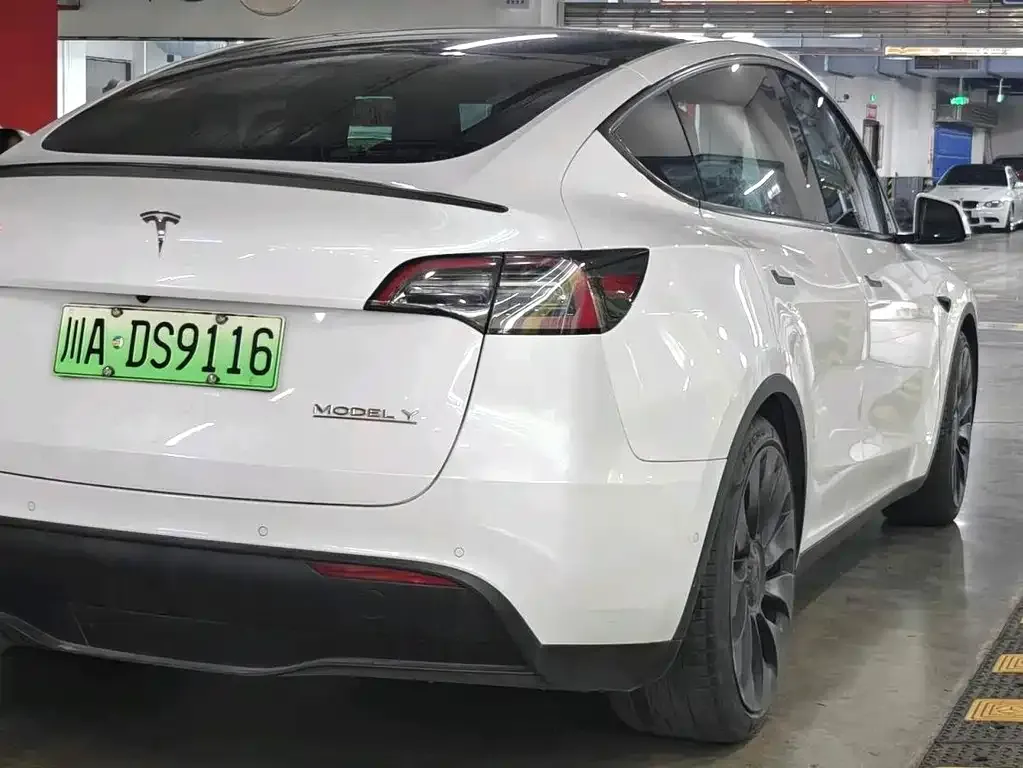 Tesla Model Y — фото 5
