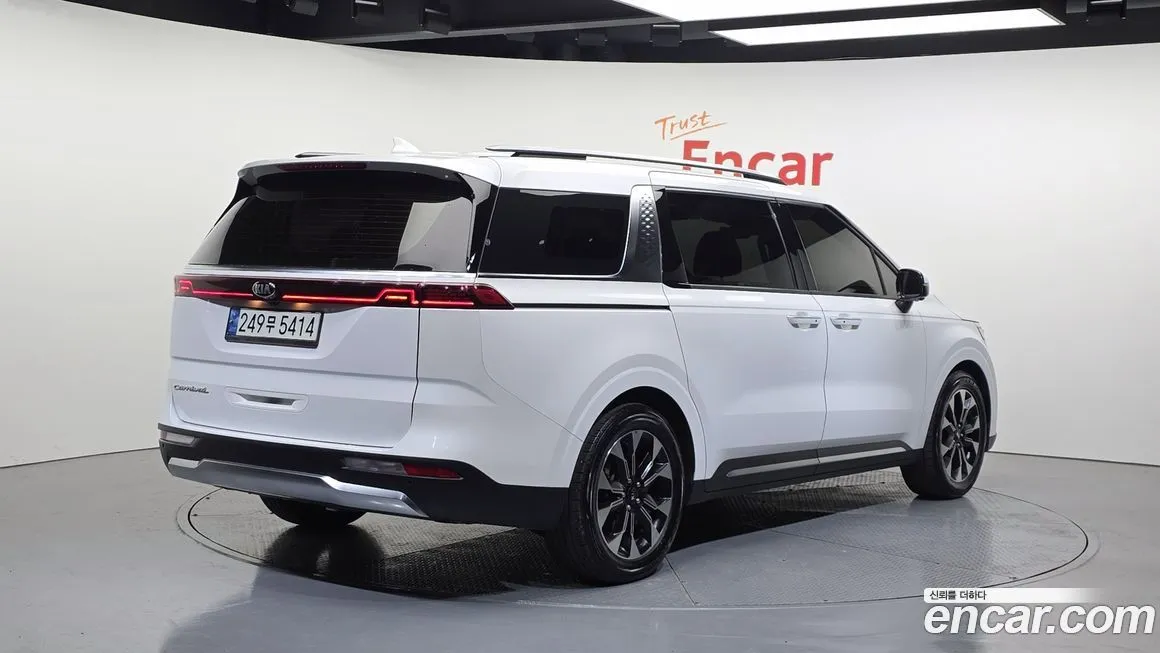 Kia Carnival — фото 10