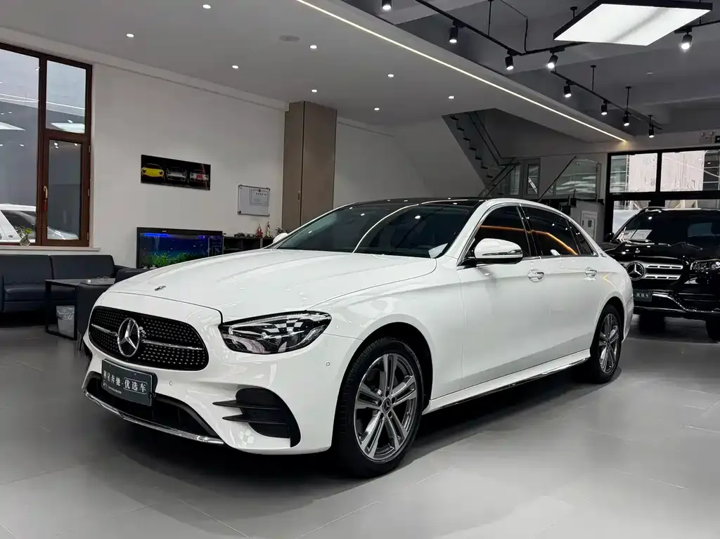 Mercedes-Benz E-Class — фото 1