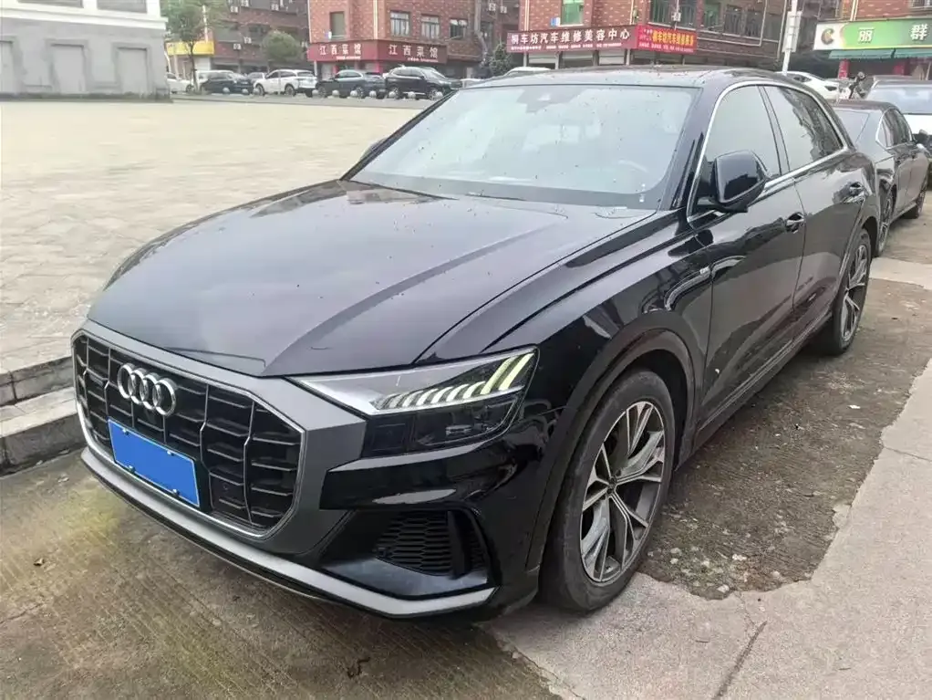 Audi Q8 — фото 1