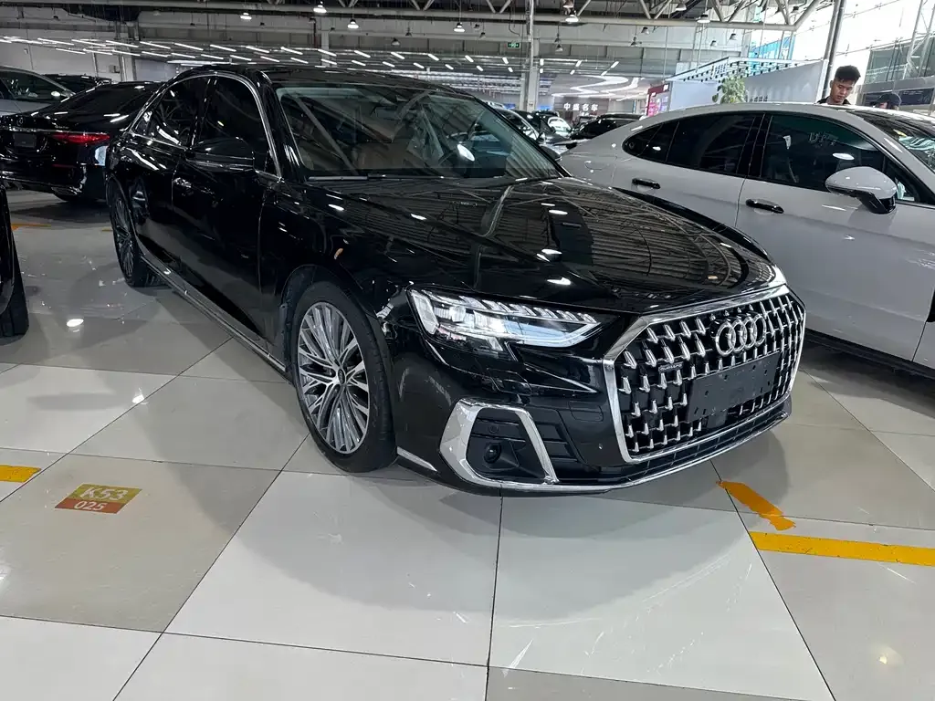 Audi A8 — фото 2