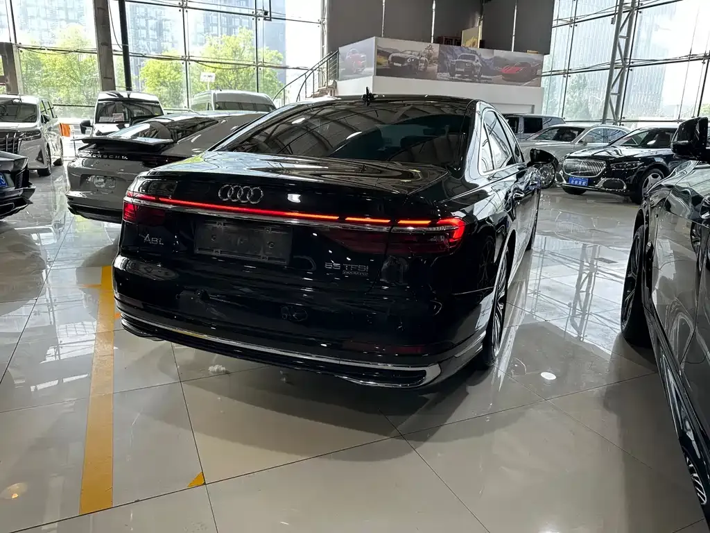 Audi A8 — фото 8