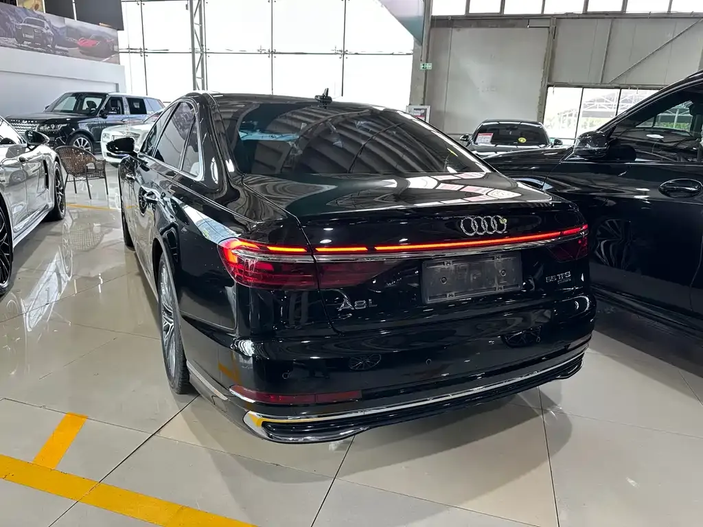 Audi A8 — фото 5