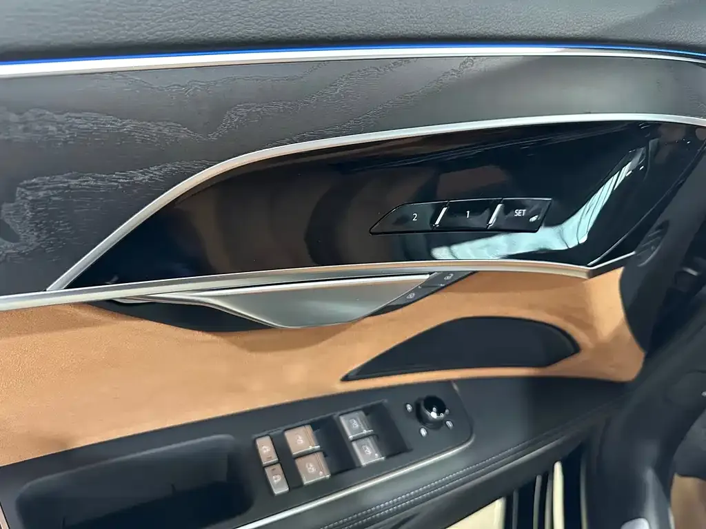 Audi A8 — фото 10