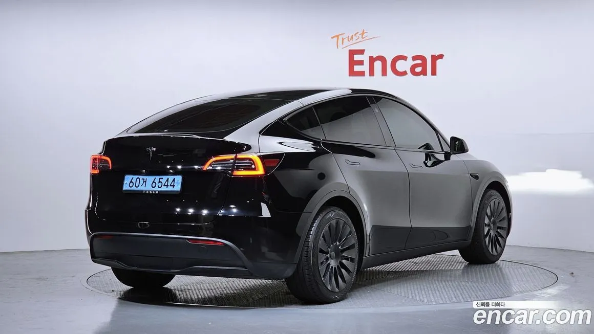 Tesla Model Y — фото 2