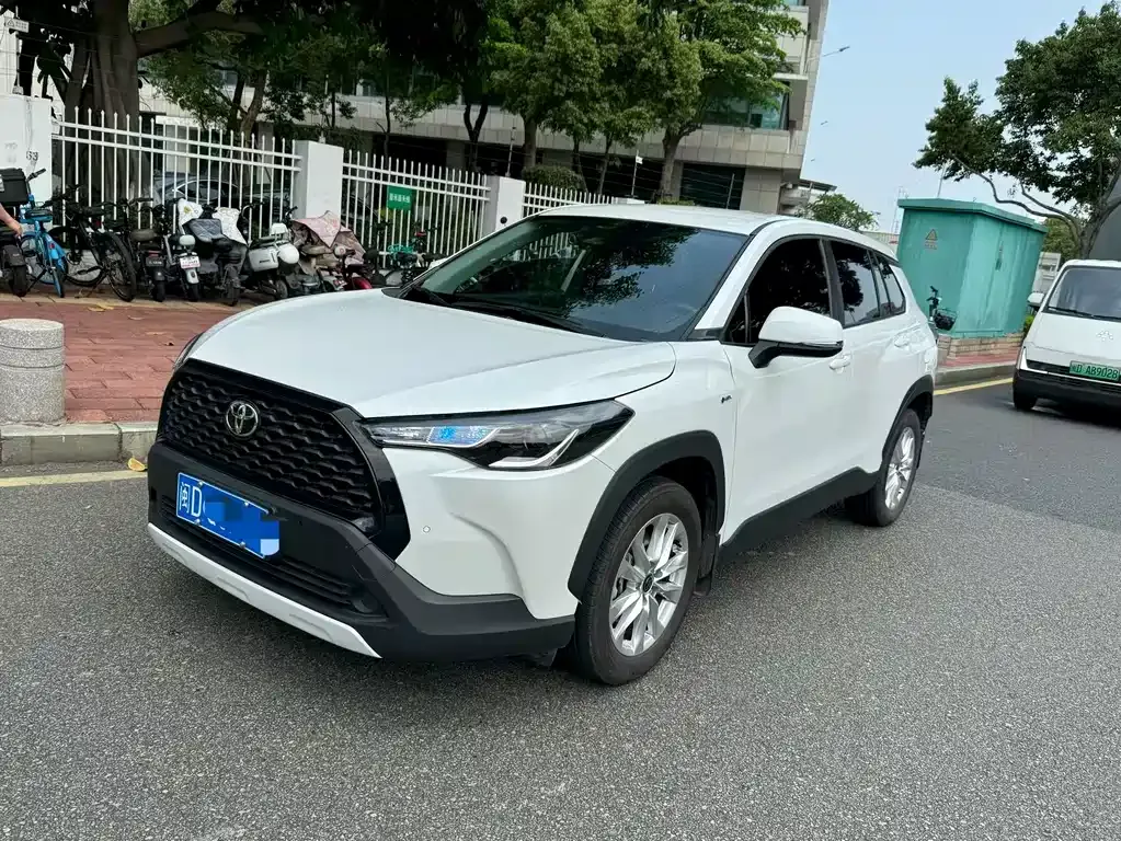 Toyota Corolla Cross — фото 1