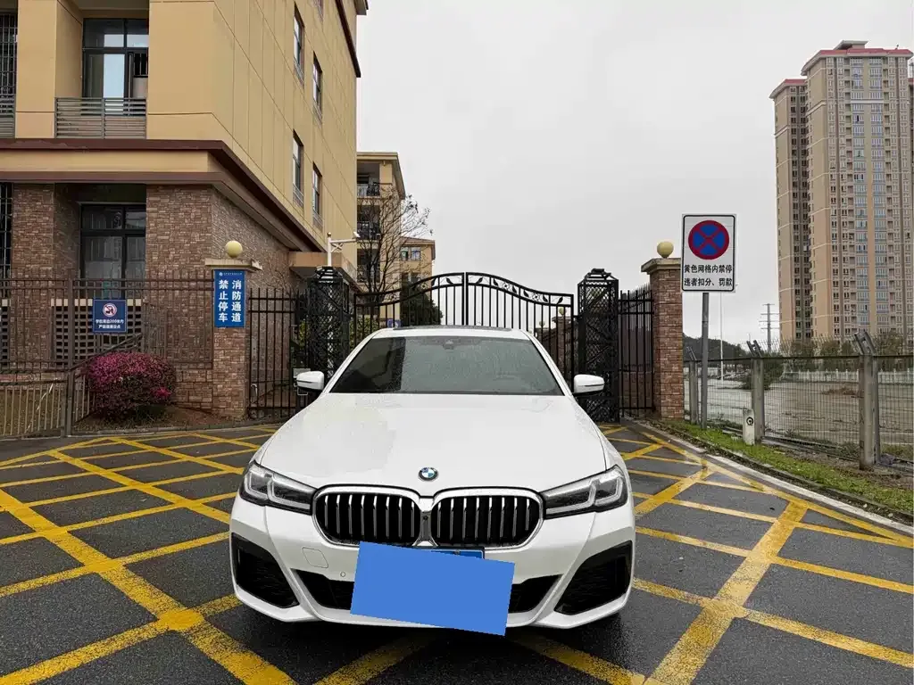 BMW 5 Series — фото 1