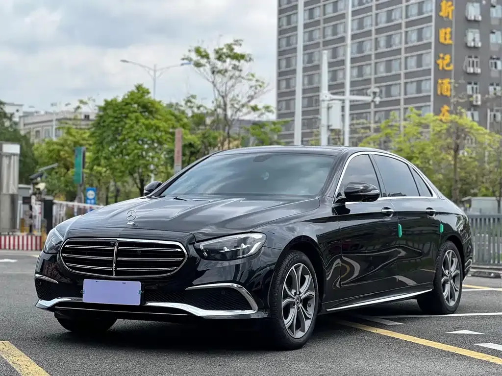 Mercedes-Benz E-Class — фото 1