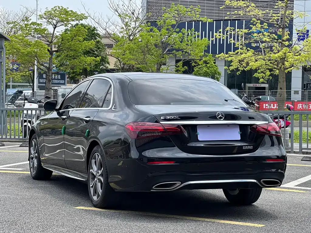 Mercedes-Benz E-Class — фото 10