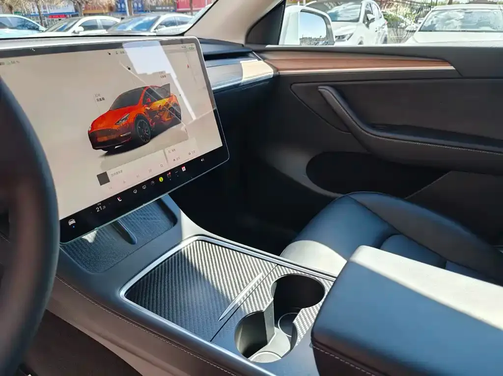 Tesla Model Y — фото 8