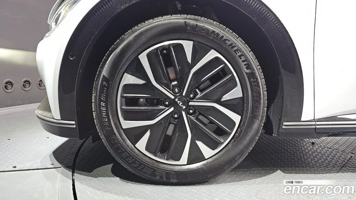 Kia EV6 — фото 9