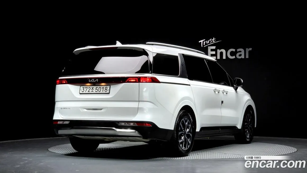 Kia Carnival — фото 5