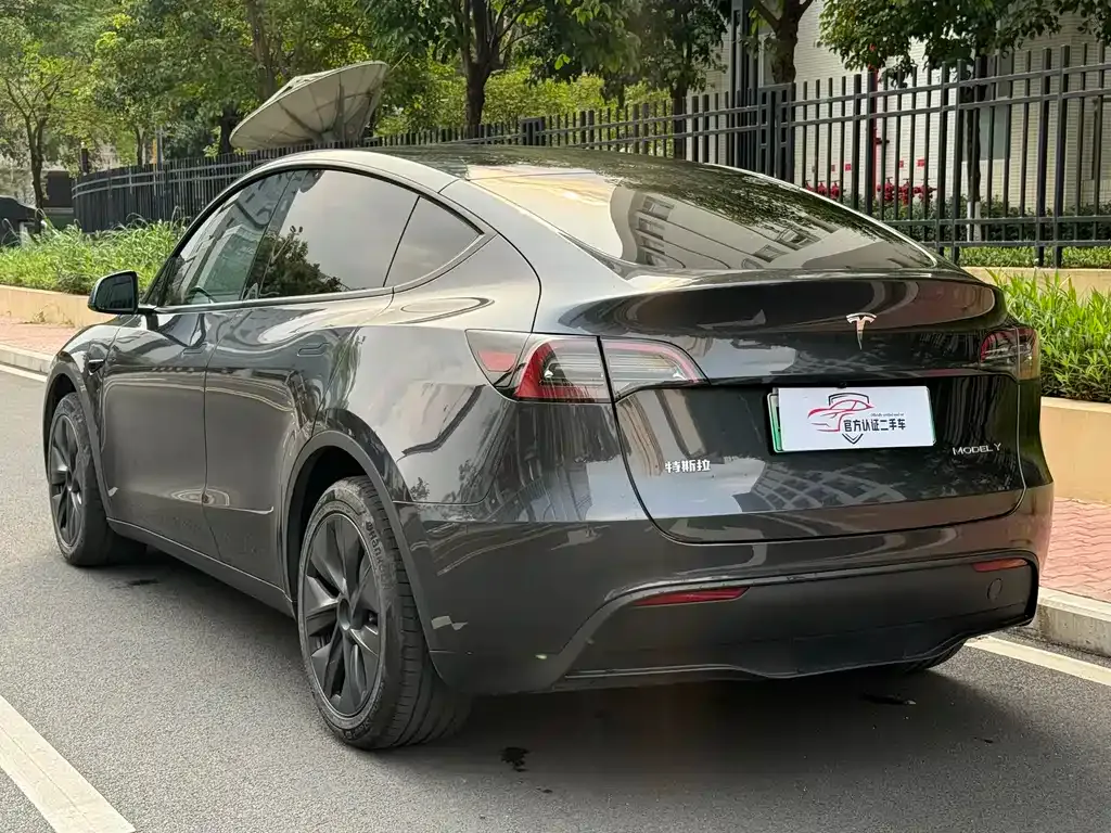 Tesla Model Y — фото 7