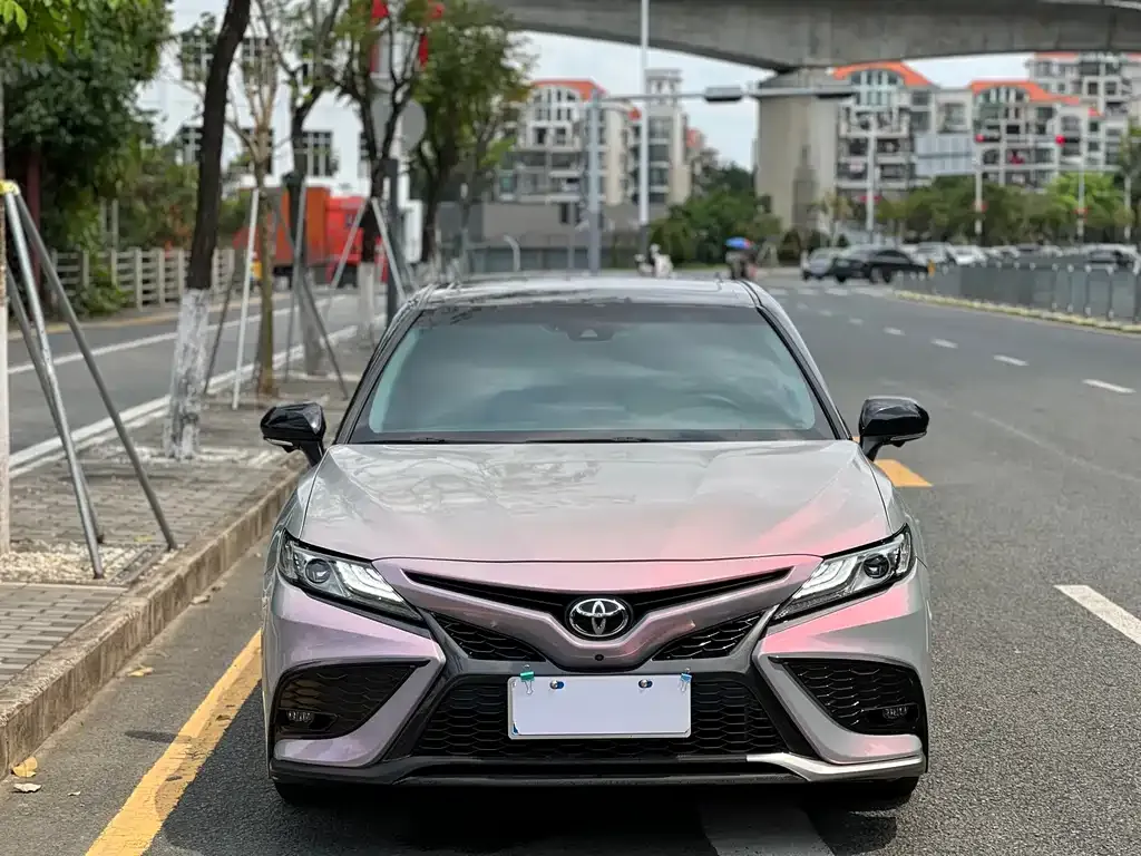 Toyota Camry — фото 5