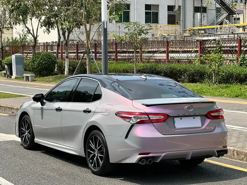 Toyota Camry — фото 8