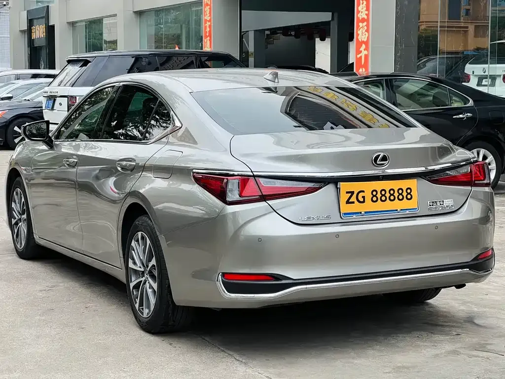 Lexus ES — фото 5