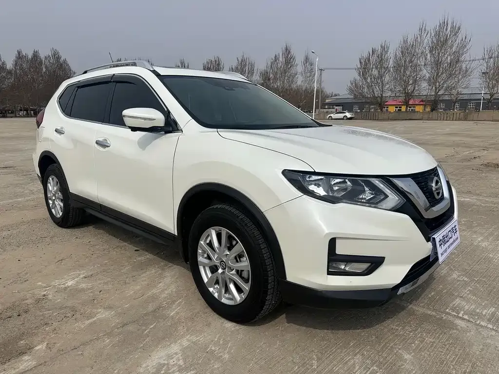 Nissan X-Trail — фото 1