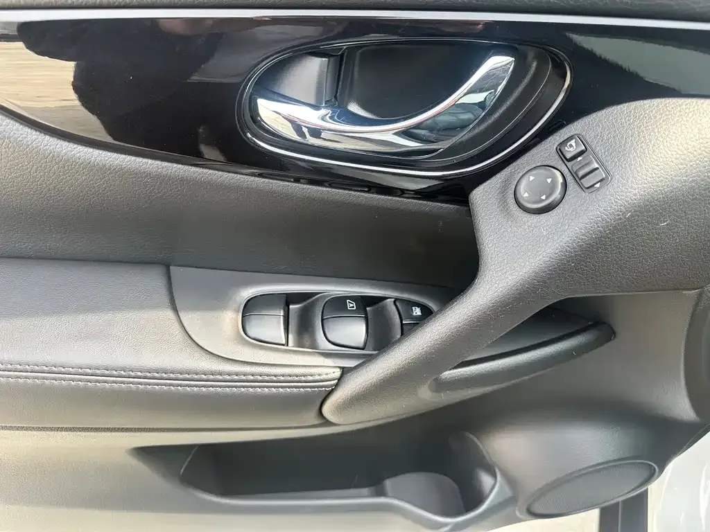 Nissan X-Trail — фото 10