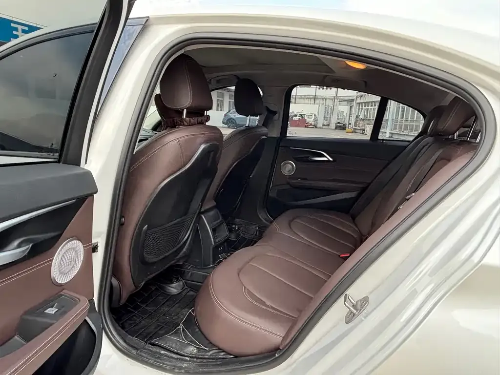 BMW 1 Series 2021 из CN, фото 4