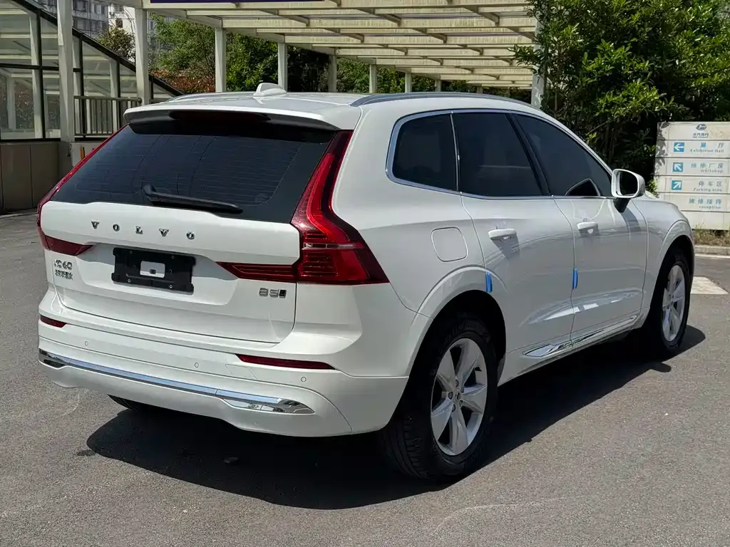 Volvo XC60 — фото 9
