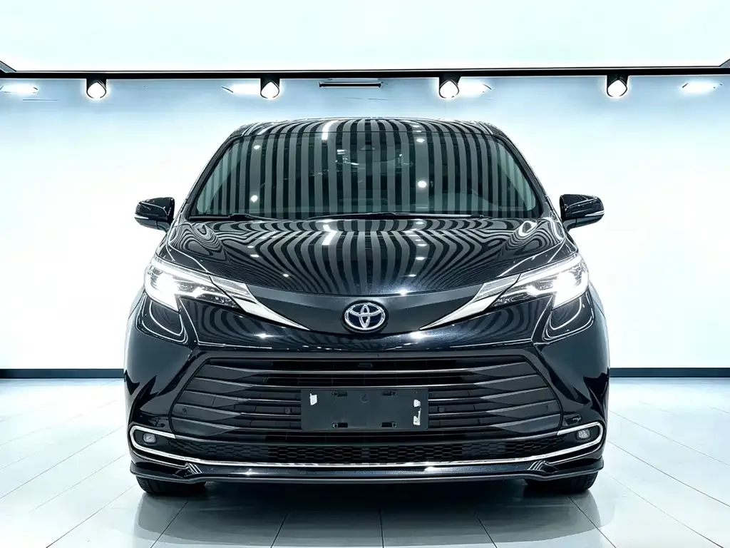 Toyota Sienna — фото 10