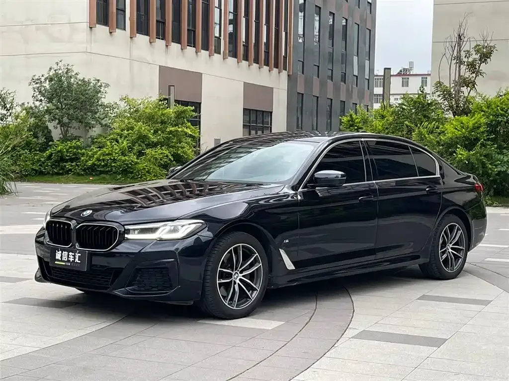 BMW 5 Series — фото 1