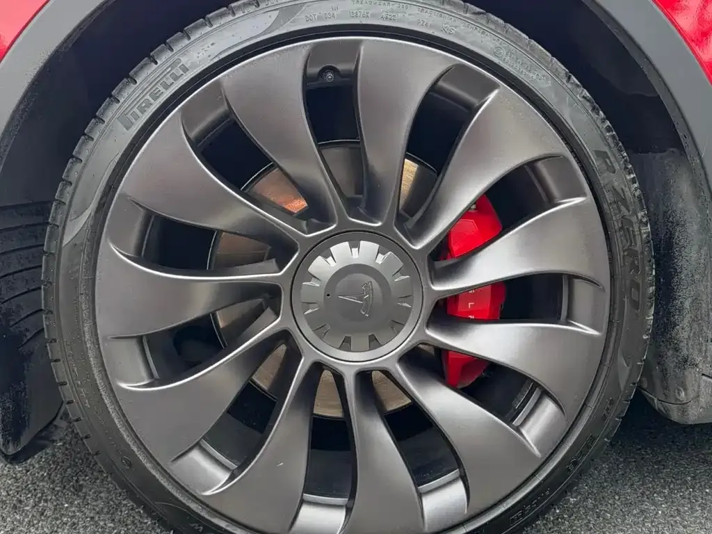 Tesla Model Y — фото 7