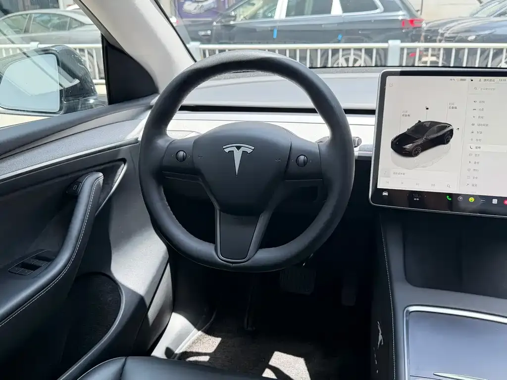 Tesla Model Y — фото 5